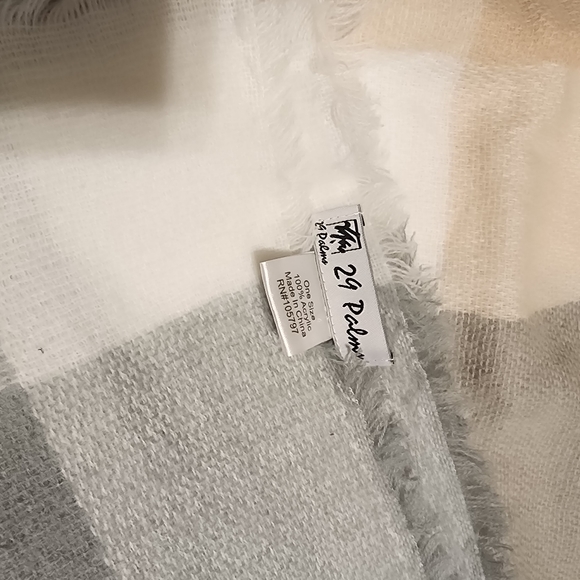 2 lightweight throws - Picture 3 of 4